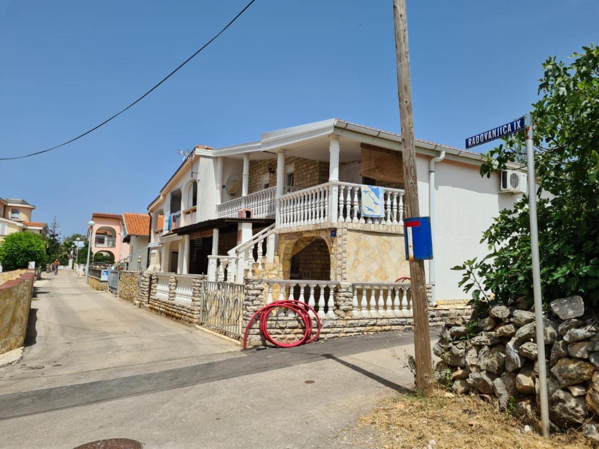 Apartments Tuka Near The Beach Vir Exteriör bild
